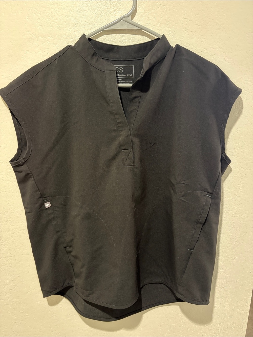 FIGS Black Rafaela top size xxs